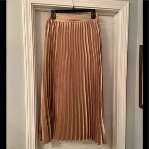 Brown pleated skirt